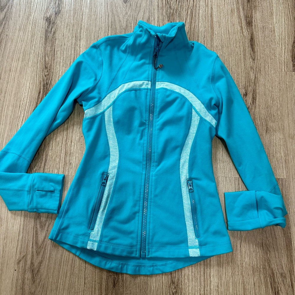 Lululemon Athletica Blue Define with High Collar and Contoured Seaming sz 6